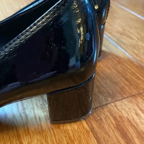 Tory Burch - black leather round toe chunky heel - gold accents size 7 - Picture 6 of 10